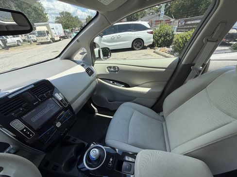 Used 2012 Nissan Leaf SL w/ Protection Pkg FWD image 16