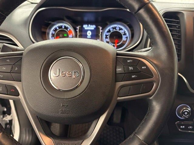 Used 2019 Jeep Cherokee Latitude Plus w/ Cold Weather Group FWD image 16