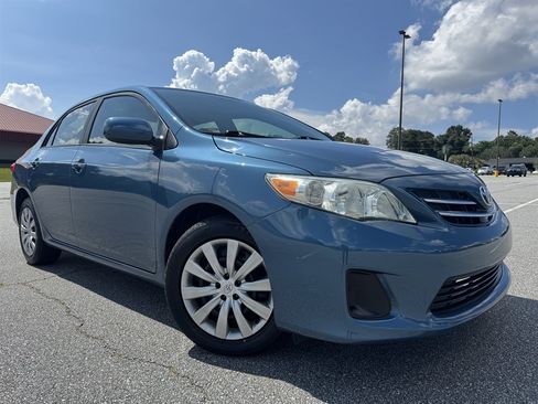Used 2013 Toyota Corolla LE FWD image 2
