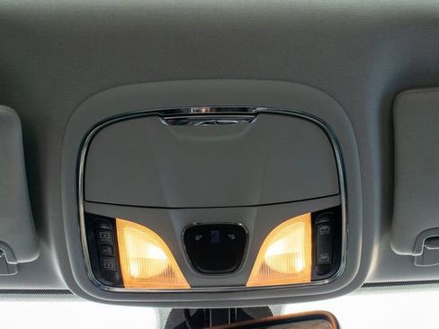 Used 2019 Jeep Cherokee Limited image 37