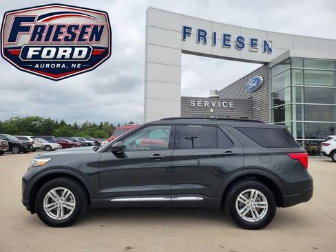 Used 2023 Ford Explorer XLT w/ Equipment Group 202A AWD/4WD image 4