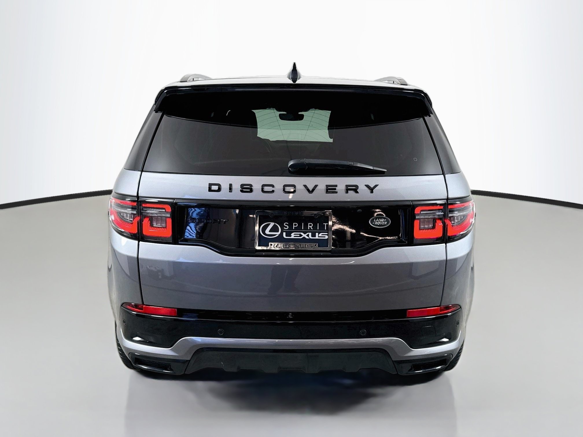 Used 2023 Land Rover Discovery Sport SE R-Dynamic AWD/4WD image 6