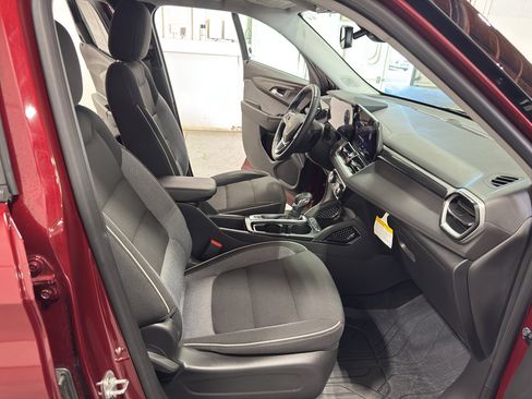 Used 2025 Chevrolet TrailBlazer LT w/ Convenience Package AWD/4WD image 32
