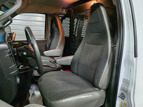 Used 2019 GMC Savana 2500 w/ Driver Convenience Package image 17