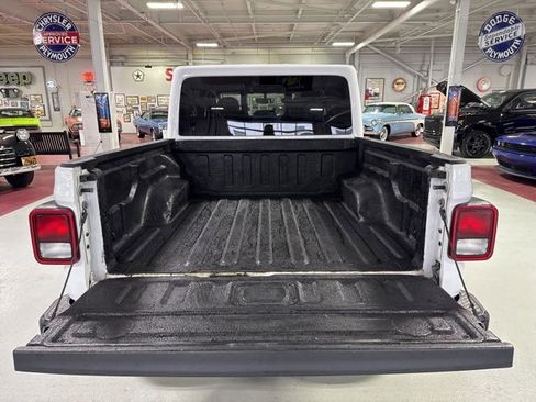 Used 2021 Jeep Gladiator Overland image 30