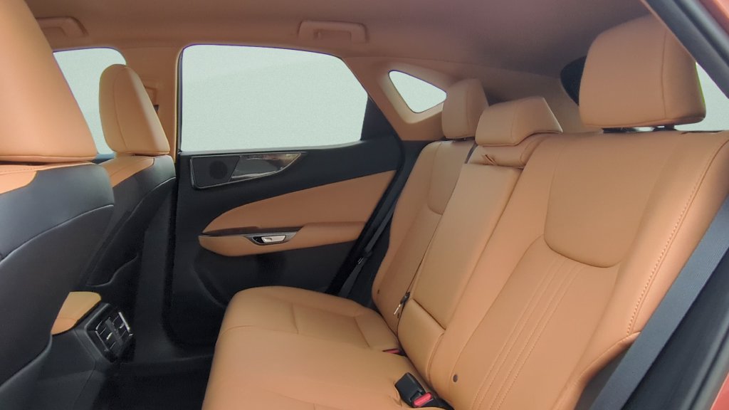Used 2025 Lexus NX 250 FWD w/ Towing Package (2000 Lbs) image 10