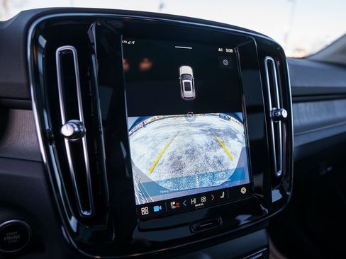 Used 2023 Volvo XC40 B5 Plus w/ Driver Assist Package image 22