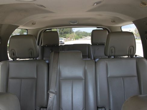 Used 2011 Ford Expedition Limited RWD image 18