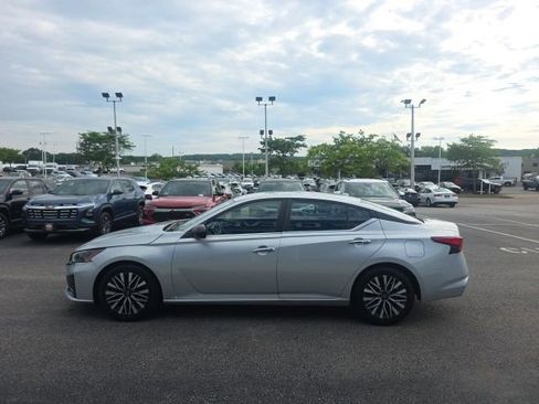 Used 2024 Nissan Altima 2.5 SV FWD image 5