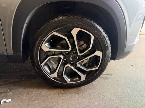 Used 2025 Chevrolet Trax RS w/ Driver Confidence Package FWD image 29