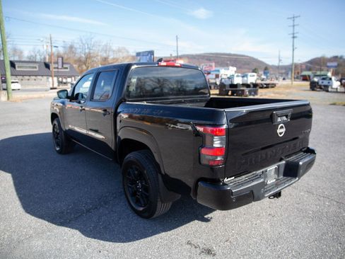 Used 2023 Nissan Frontier SV w/ Midnight Edition Package image 6