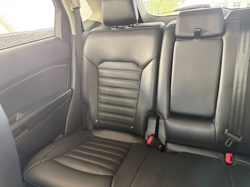 Used 2024 Ford Edge SEL image 39