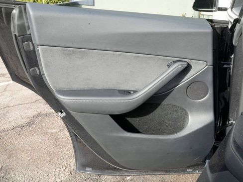 Used 2025 Tesla Model Y Long Range image 23