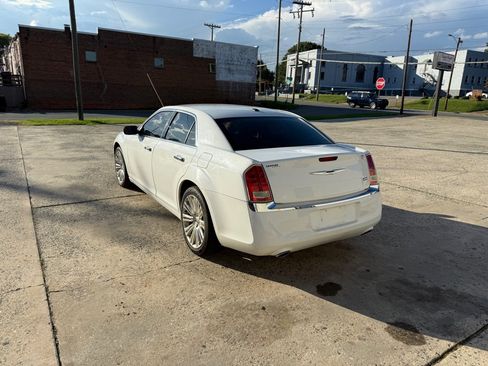 Used 2011 Chrysler 300 Limited RWD image 9