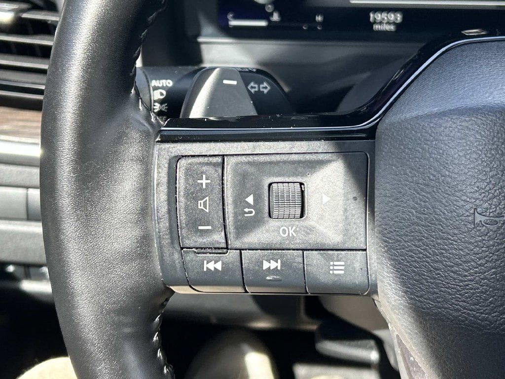 Certified 2025 Nissan Rogue Platinum w/ Platinum Premium Package FWD image 21