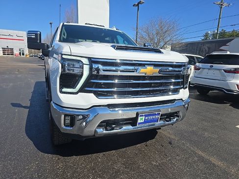 Used 2025 Chevrolet Silverado 2500 LTZ w/ LTZ Premium Package AWD/4WD image 10