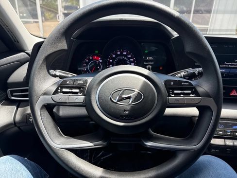 Used 2023 Hyundai Elantra SEL FWD image 16