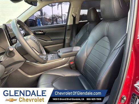 Used 2023 Toyota Highlander XLE image 15