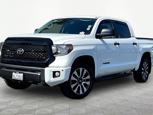 Used 2018 Toyota Tundra SR5 w/ SR5 Upgrade Package RWD image 2