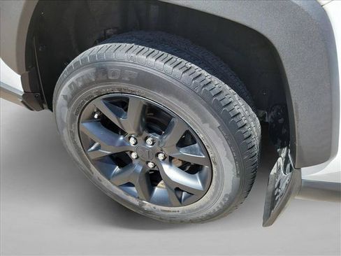 Used 2022 Toyota RAV4 LE AWD/4WD image 12
