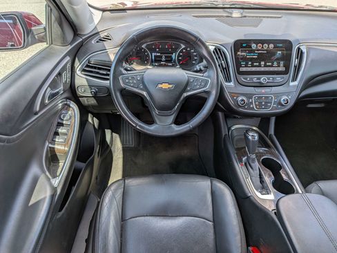 Used 2018 Chevrolet Malibu Premier w/ Premier Sun and Wheel Package FWD image 15