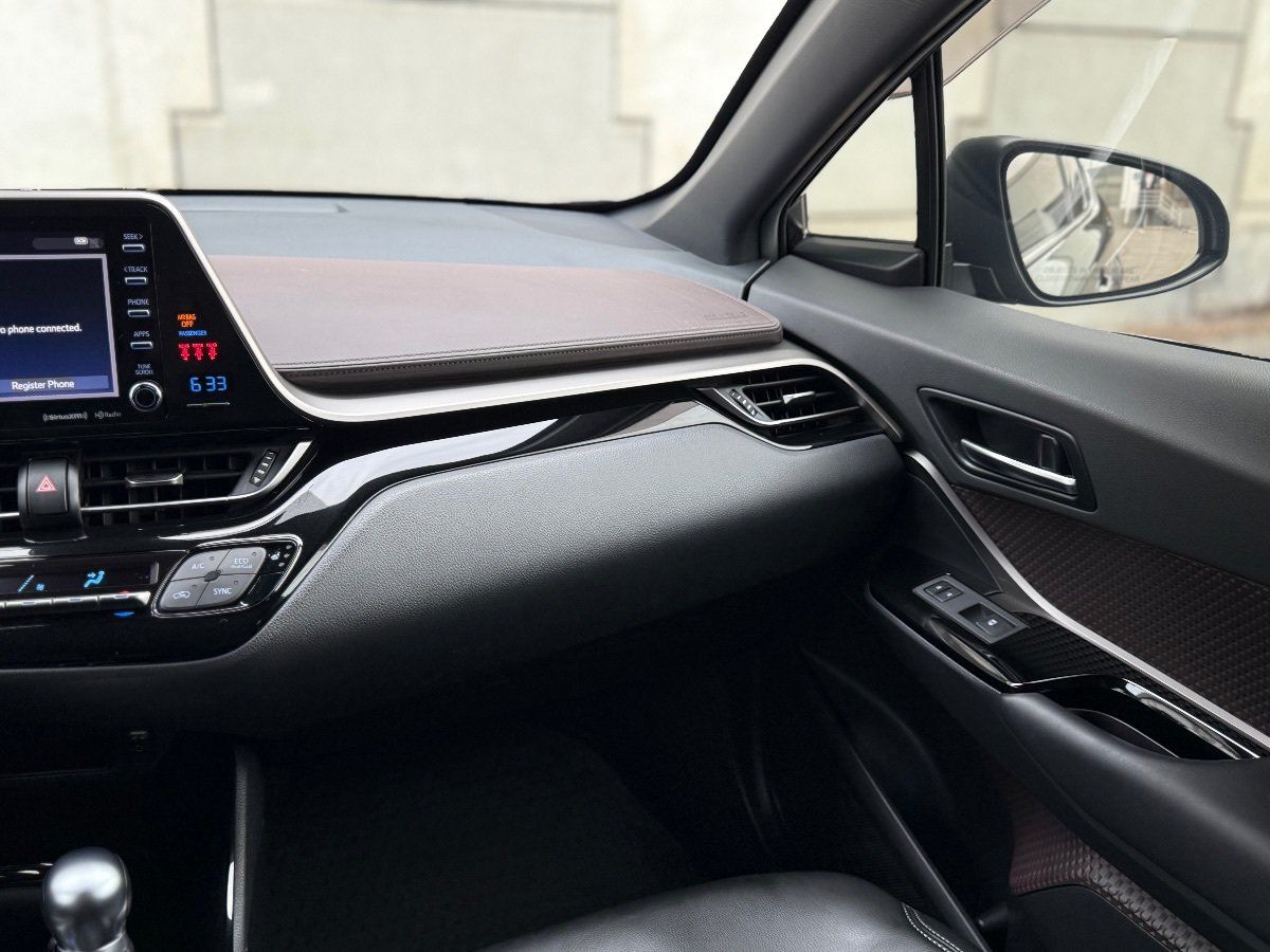 Used 2019 Toyota C-HR Limited FWD image 21
