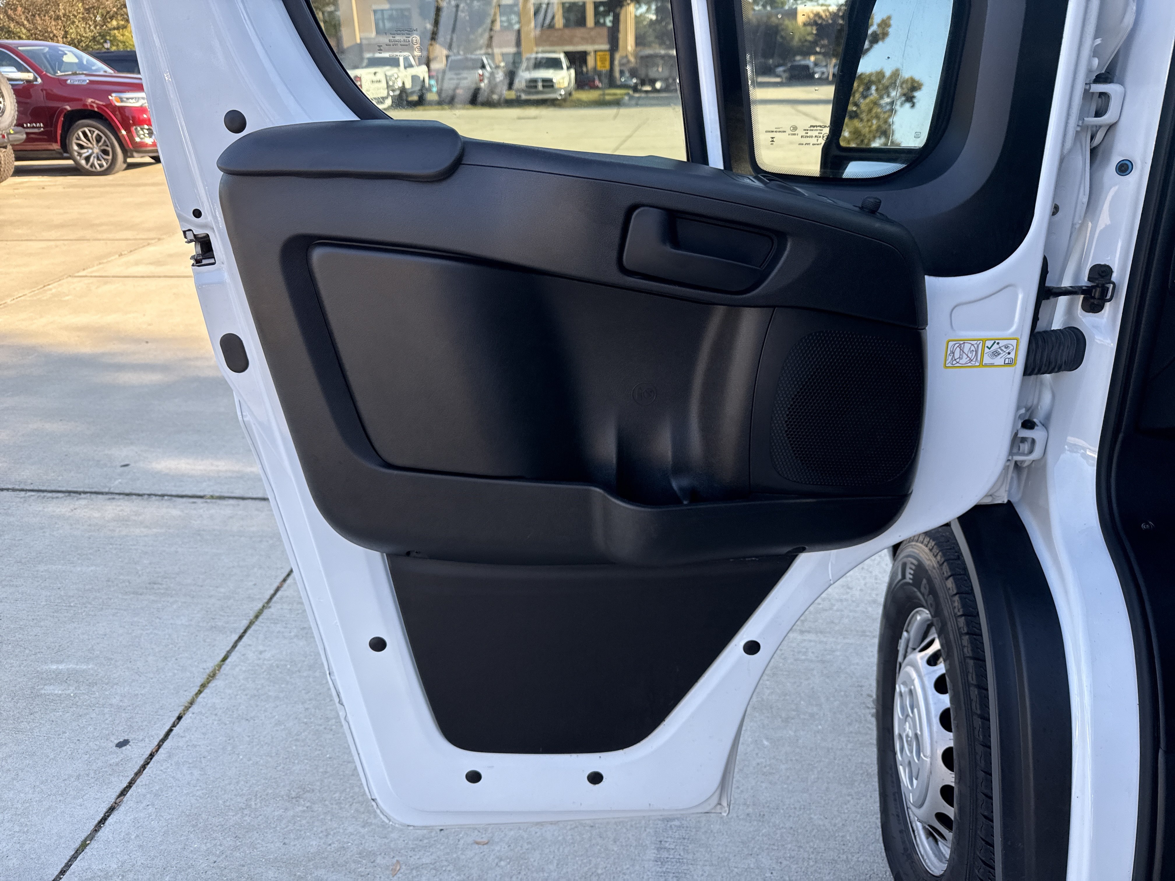 Used 2024 RAM ProMaster 1500 w/ Safety Group FWD image 14