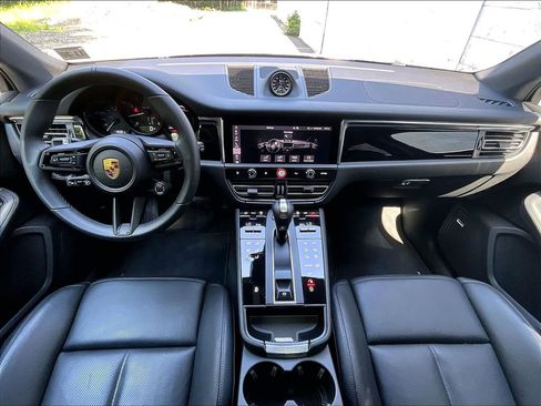 Certified 2026 Porsche Macan AWD/4WD image 18