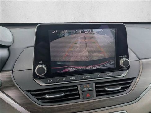 Used 2025 Nissan Altima 2.5 SV FWD image 13