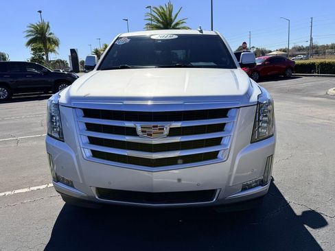 Used 2019 Cadillac Escalade Premium Luxury image 15
