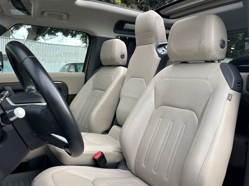 Used 2021 Land Rover Defender 90 First Edition image 6