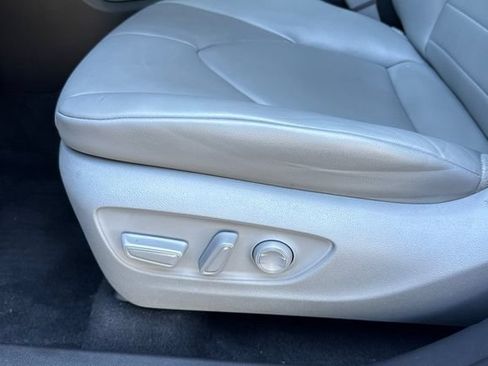 Used 2022 Toyota Highlander XLE AWD/4WD image 13
