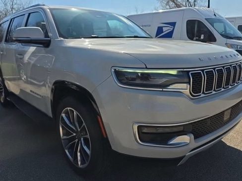Used 2022 Jeep Wagoneer Series II w/ Premium Group I AWD/4WD image 4