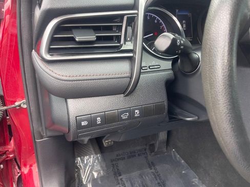 Used 2020 Toyota Camry LE image 14