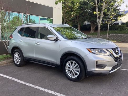 Used 2017 Nissan Rogue SV AWD/4WD image 8