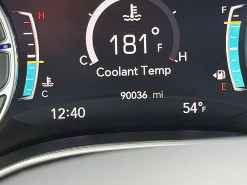 Used 2022 Chrysler Pacifica Touring-L FWD image 26