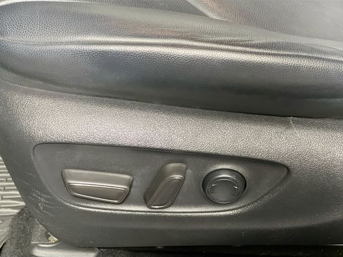 Used 2022 Toyota Highlander XLE FWD image 15