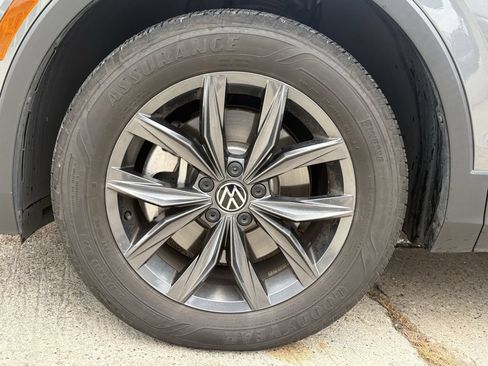 Used 2023 Volkswagen Tiguan SE FWD image 9