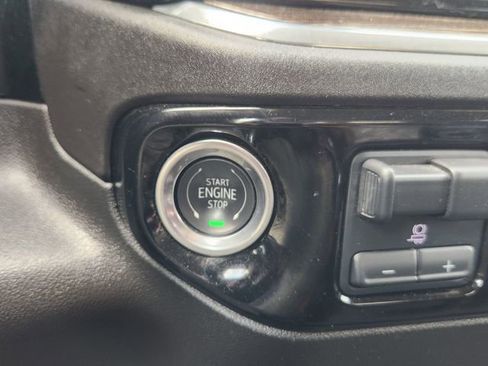 Used 2025 Chevrolet Silverado 1500 LT AWD/4WD image 19