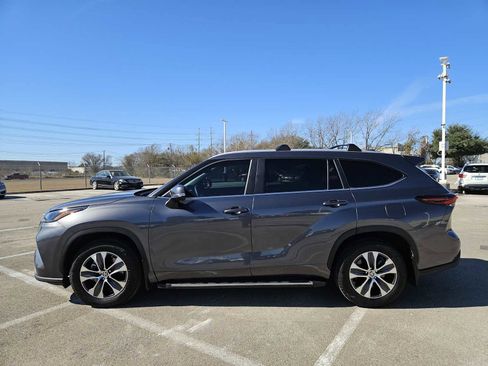 Used 2024 Toyota Highlander XLE image 4