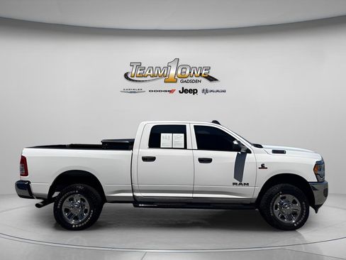 Used 2022 RAM 2500 Tradesman w/ Chrome Appearance Group AWD/4WD image 9