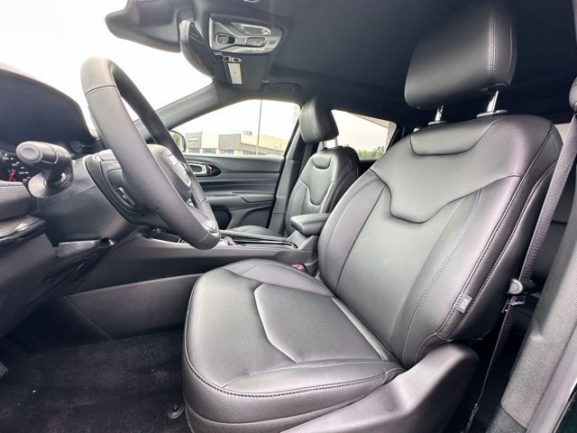 New 2025 Jeep Compass Limited w/ Sun & Sound Group AWD/4WD image 12