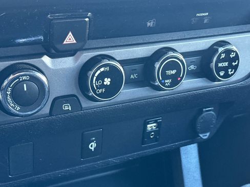 Used 2016 Toyota Tacoma TRD Sport w/ Towing Package image 20