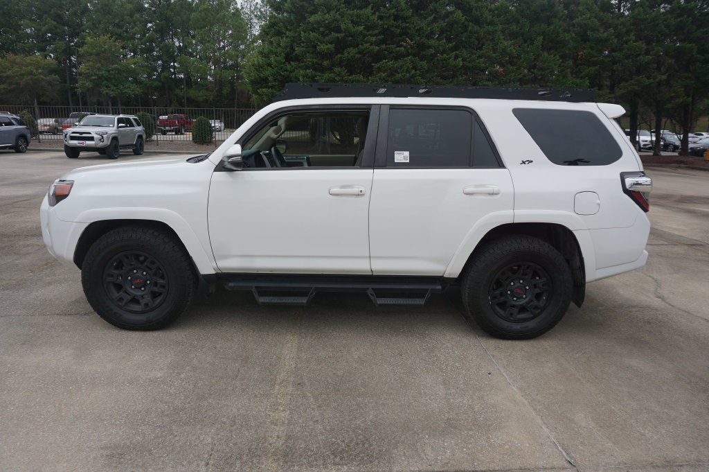 Used 2021 Toyota 4Runner SR5 Premium w/ Moonroof Package RWD image 20