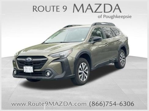 Used 2025 Subaru Outback Premium AWD/4WD image 1