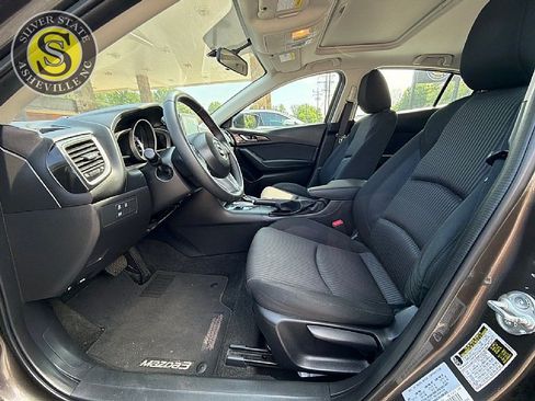 Used 2016 MAZDA MAZDA3 i Touring FWD image 11
