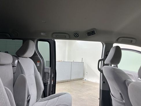 Used 2019 Toyota Sienna LE image 21