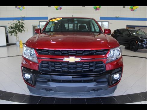 Used 2022 Chevrolet Colorado LT w/ Safety Package AWD/4WD image 2
