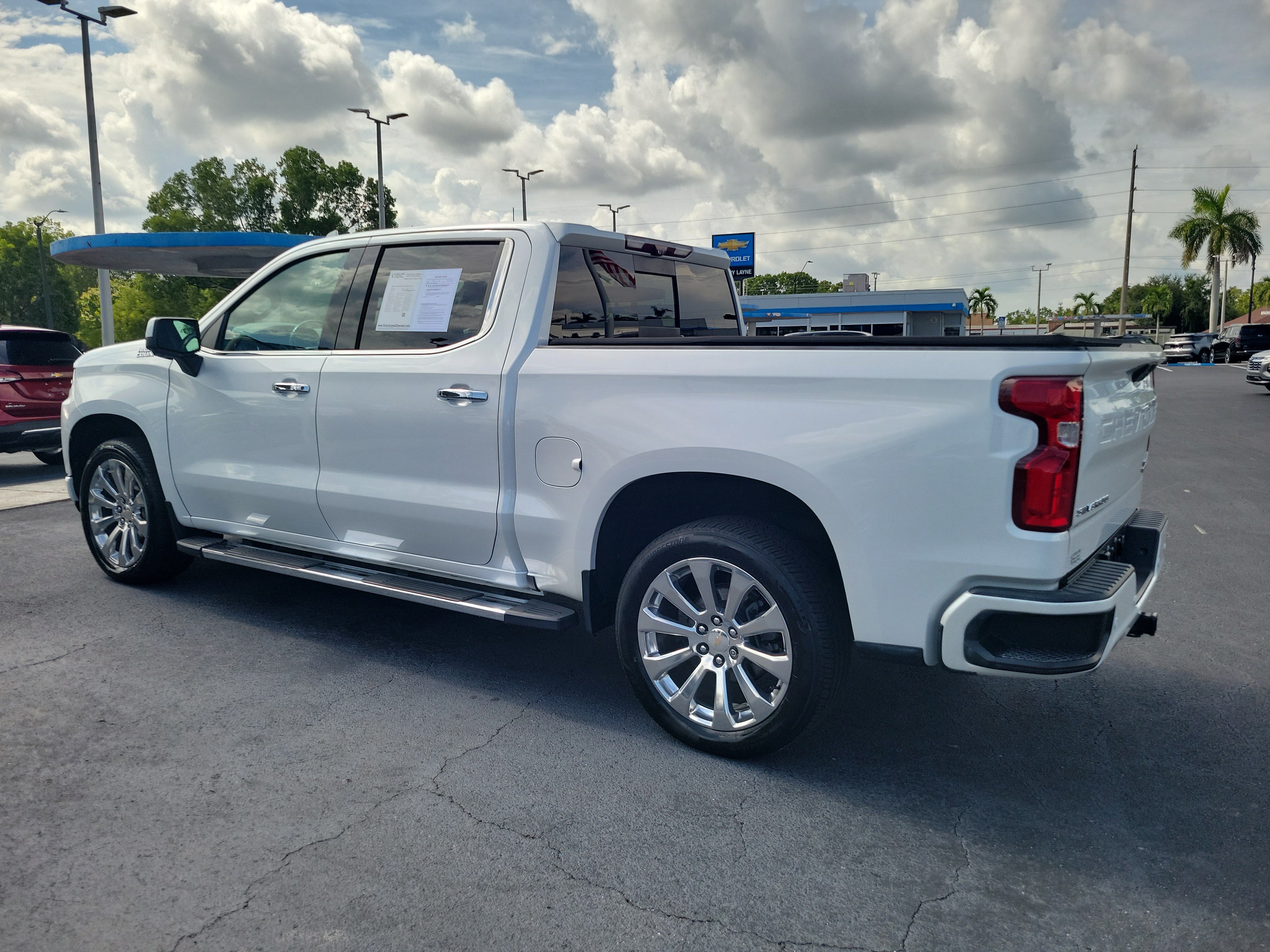 Used 2021 Chevrolet Silverado 1500 High Country w/ Technology Package AWD/4WD image 3
