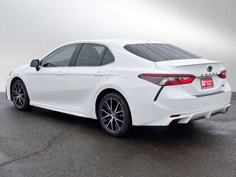 Certified 2022 Toyota Camry SE image 6